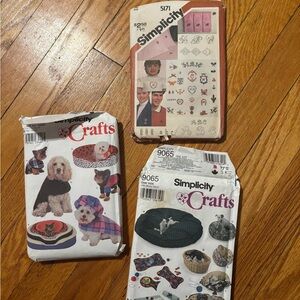 Simplicity Crafts Small Pet Apparel Patterns - White and Black